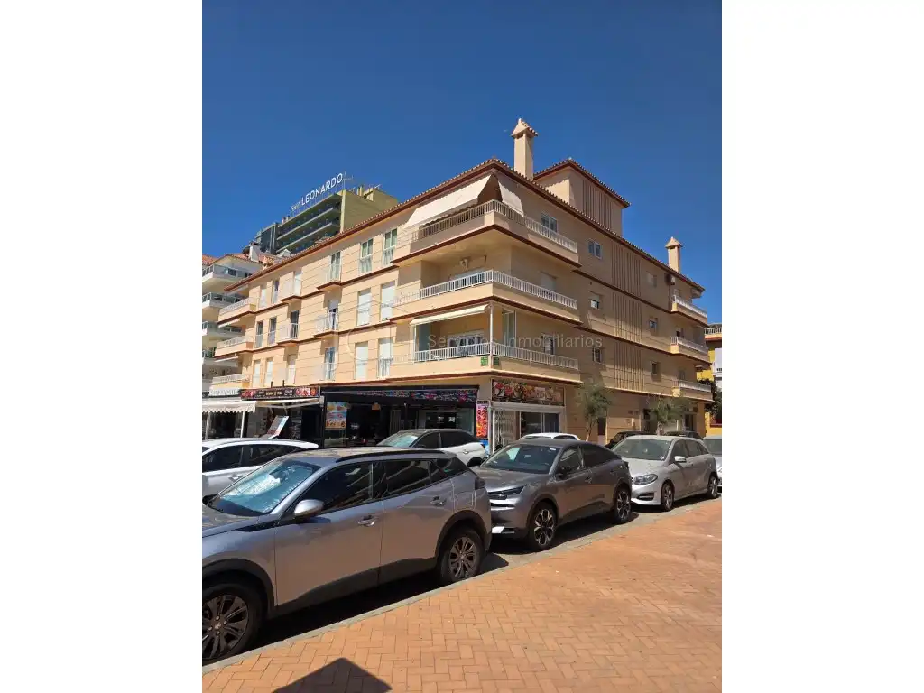 Vista exterior de Àtic de lloguer en Fuengirola amb Aire condicionat i Moblat
