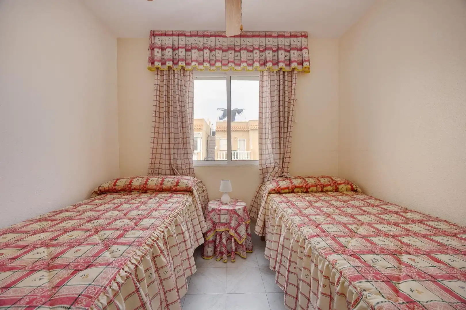 Dormitori de Casa o xalet en venda en Torrevieja amb Aire condicionat, Jardí privat i Piscina