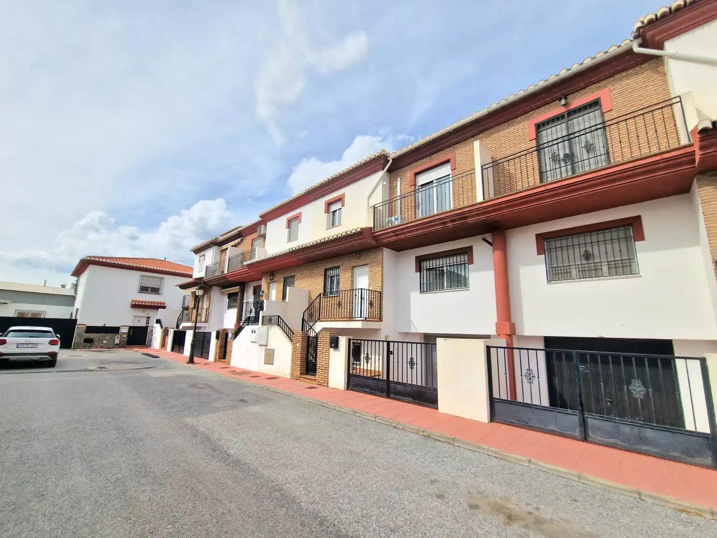 Terraced house with terrace for sale in Calle del Olivillo 25, imagen 2