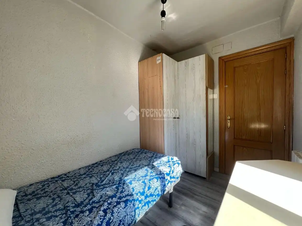 Habitación de Piso en venta en Zaragoza con Calefacción y Amueblado