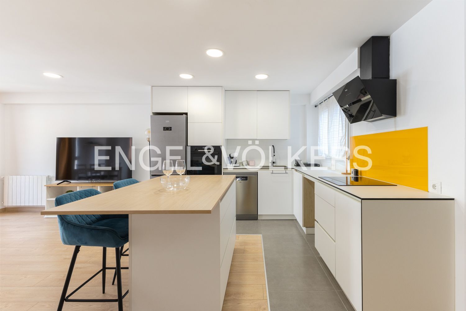 Kitchen of Apartment to rent in  Valencia Capital  with Air Conditioner, Heating and Parquet flooring