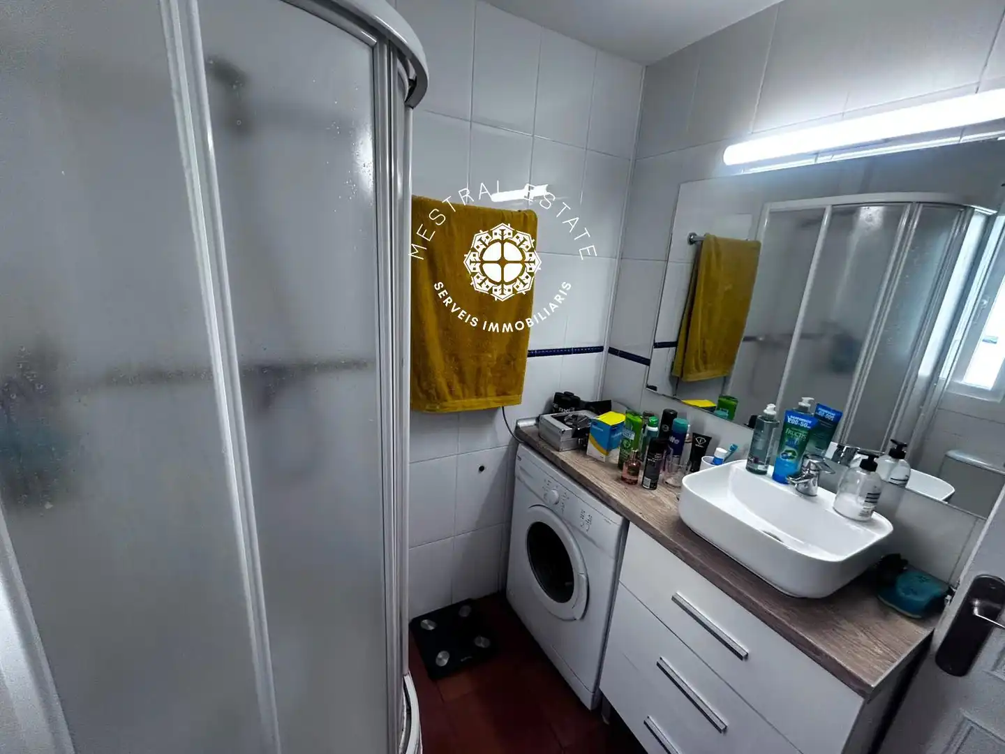 Badezimmer von Wohnung zum Verkauf in Salou mit Klimaanlage, Heizung und Terrasse