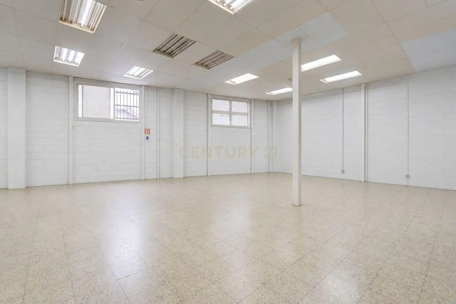 Fabrikhallen zum Verkauf in Donostia - San Sebastián 