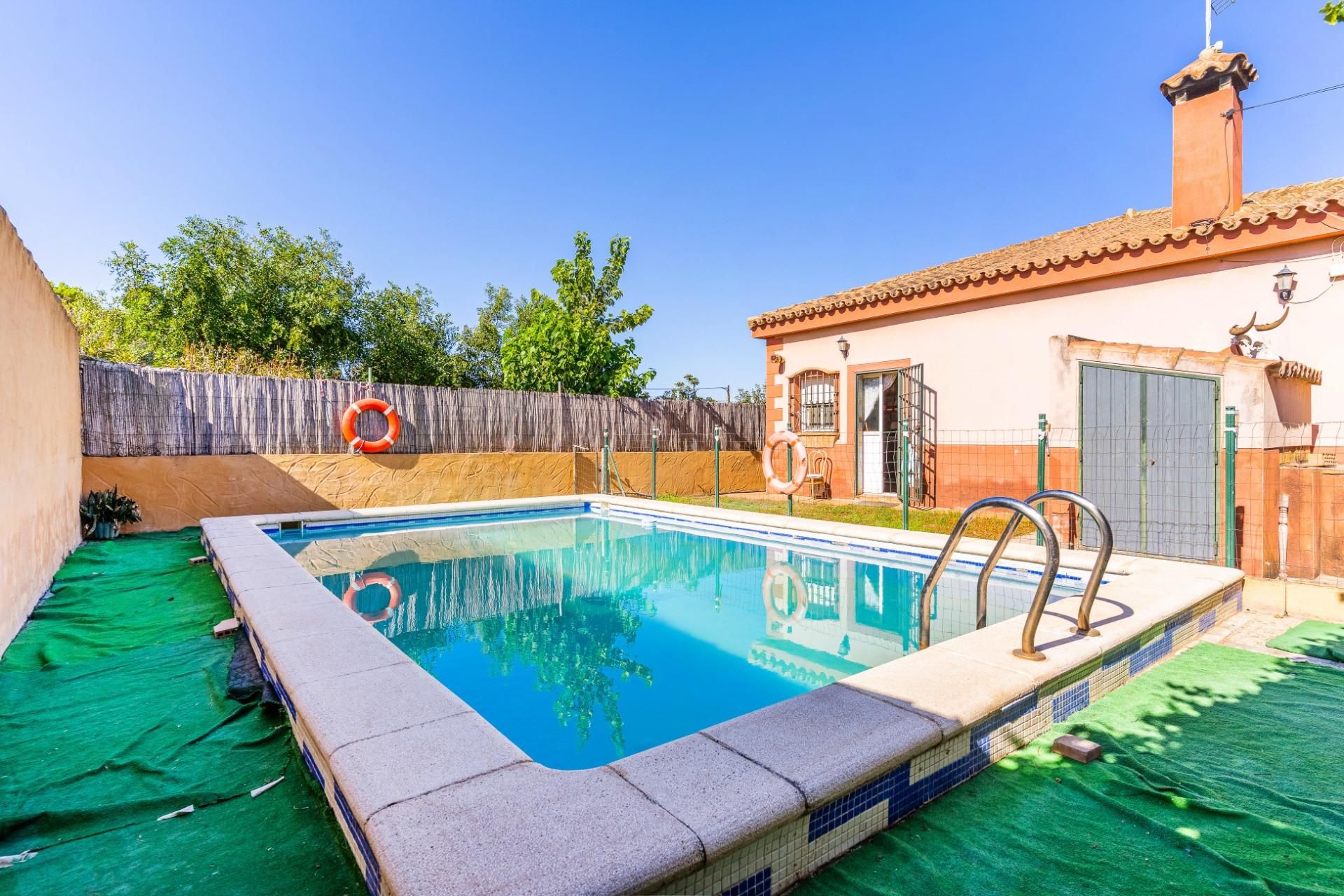 Piscina de Casa o xalet en venda en Chiclana de la Frontera amb Jardí privat, Terrassa i Traster
