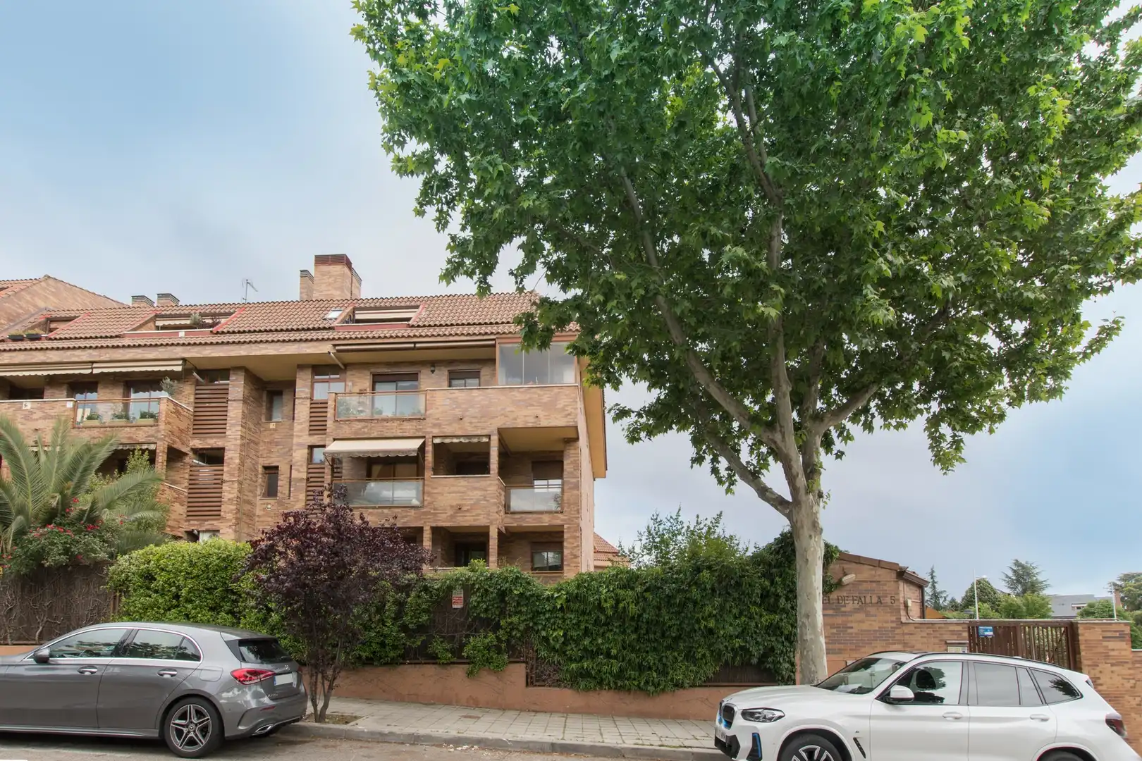 Vista exterior de Àtic en venda en Pozuelo de Alarcón amb Aire condicionat, Calefacció i Jardí privat