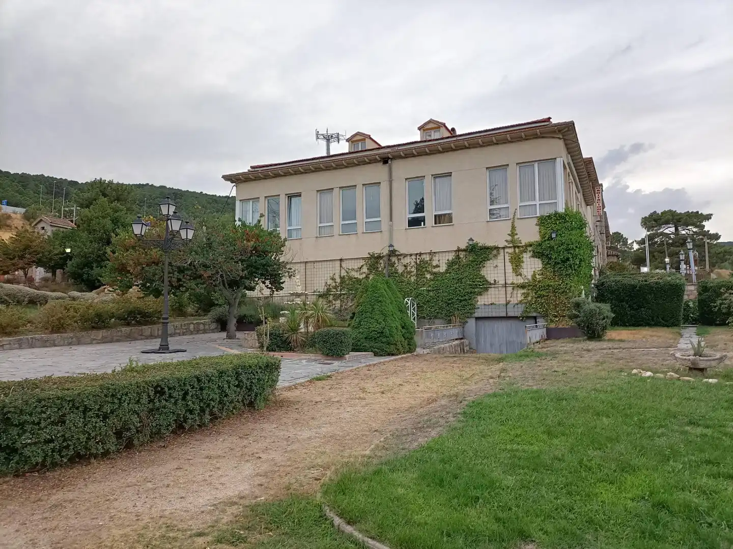 Außenansicht von Gebäude zum Verkauf in Guadarrama