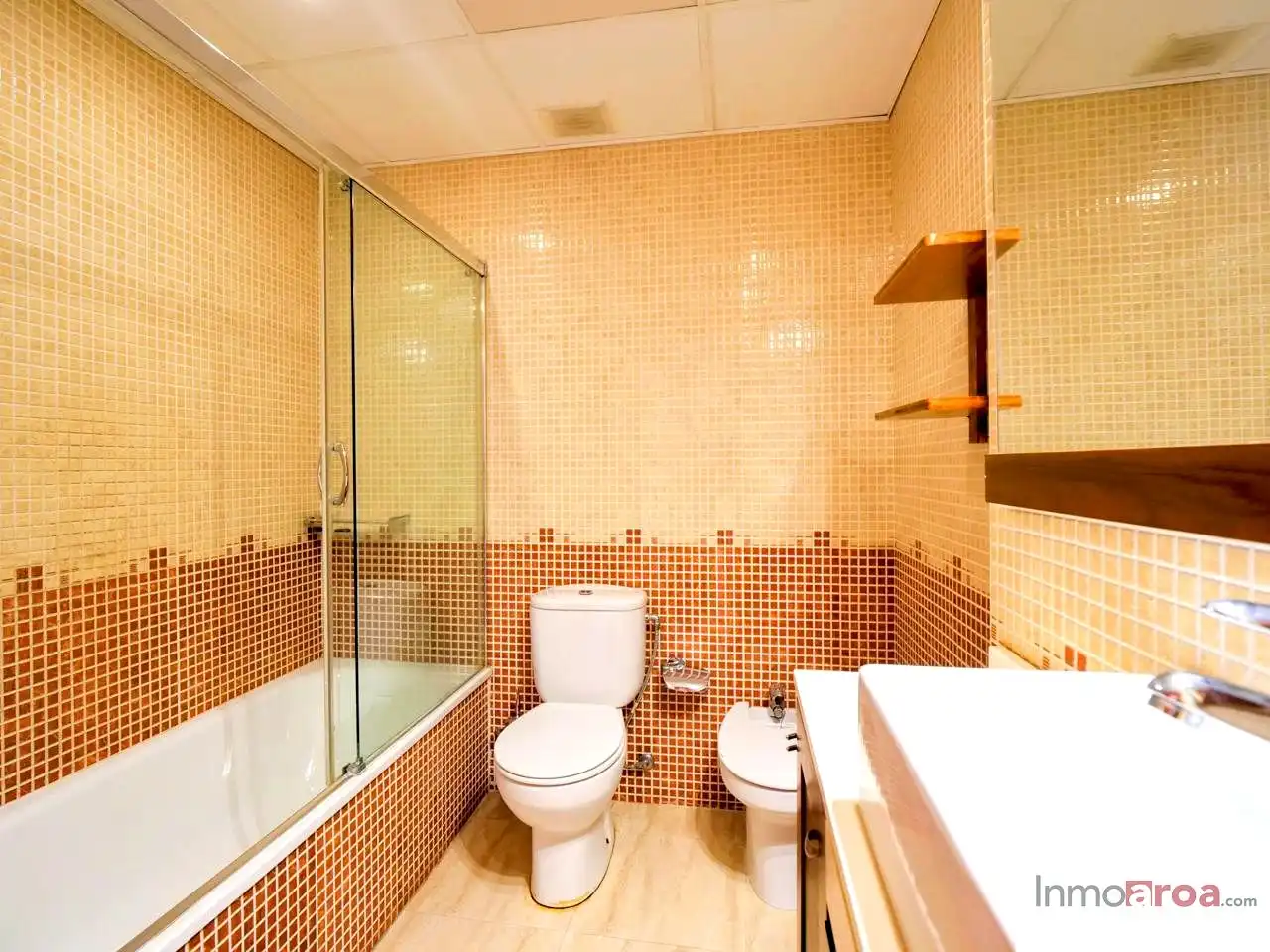 Baño de Piso en venta en Bétera con Aire acondicionado, Terraza y Trastero