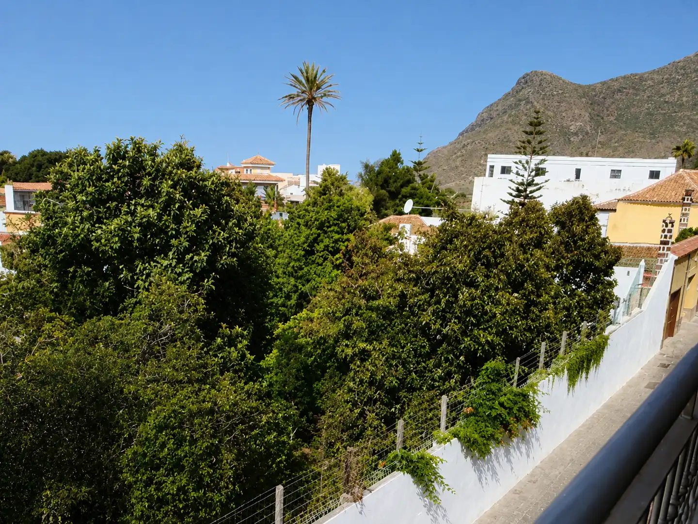 Vista exterior de Piso en venta en Arona con Aire acondicionado, Terraza y Trastero