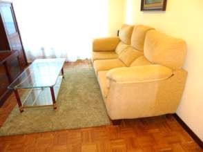 Living room of Flat to rent in Gijón   with Heating, Parquet flooring and Furnished