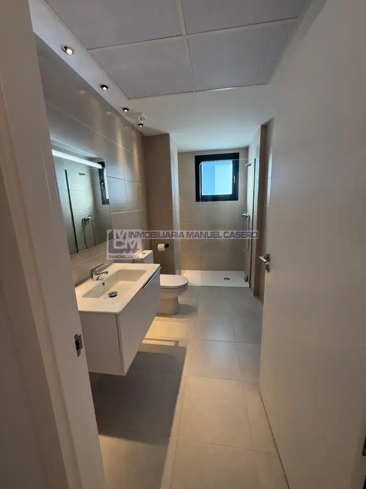 Bathroom of Flat for rent in Cáceres  with Air Conditioner, Heating and Terrace