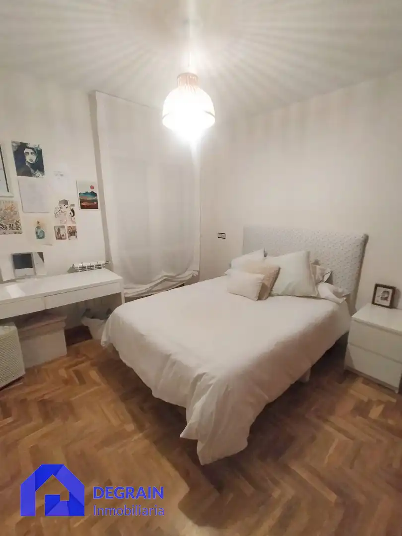 Schlafzimmer von Einfamilien-Reihenhaus zur Miete in Llanera mit Heizung, Privatgarten und Parkett