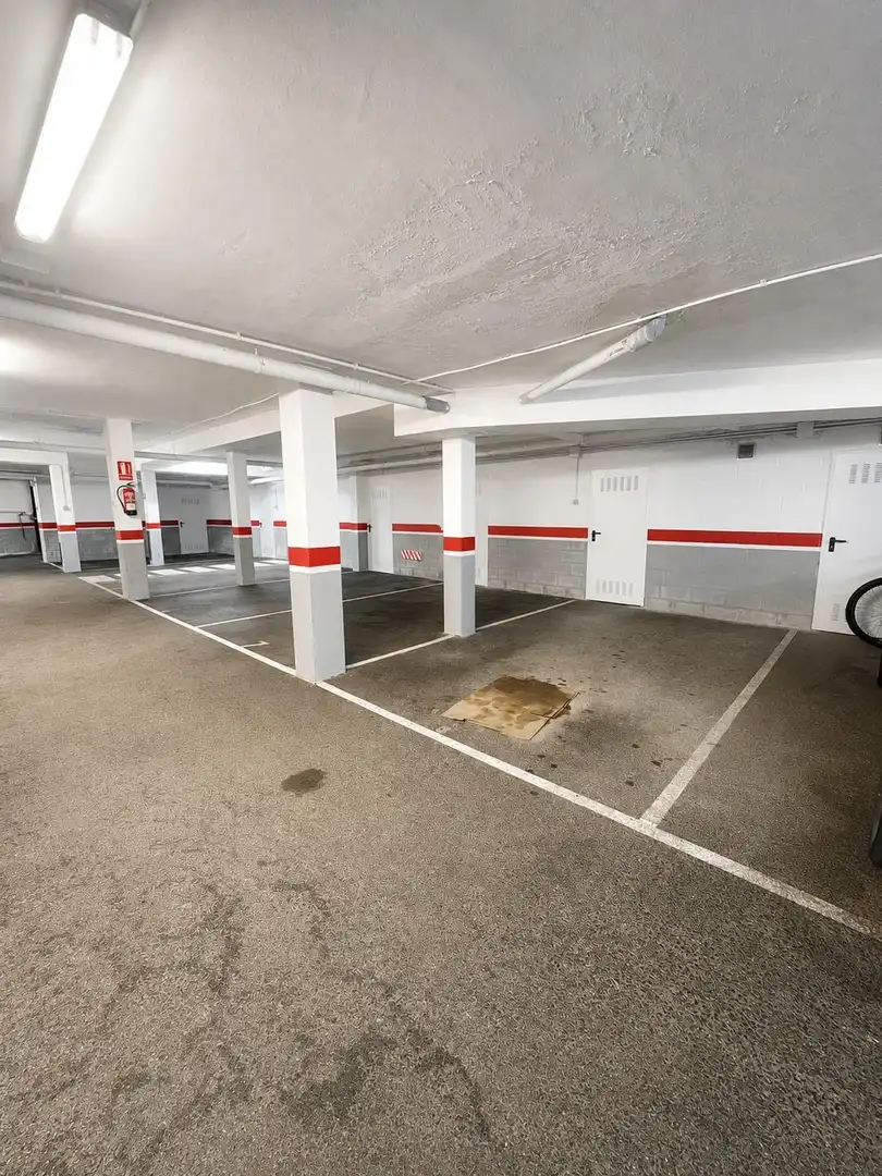 Aparcament de Pis en venda en Llanes amb Calefacció, Jardí privat i Terrassa
