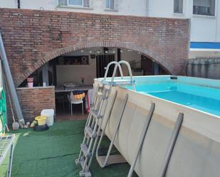 Piscina de Casa adosada en venda en Terrassa amb Aire condicionat, Calefacció i Jardí privat