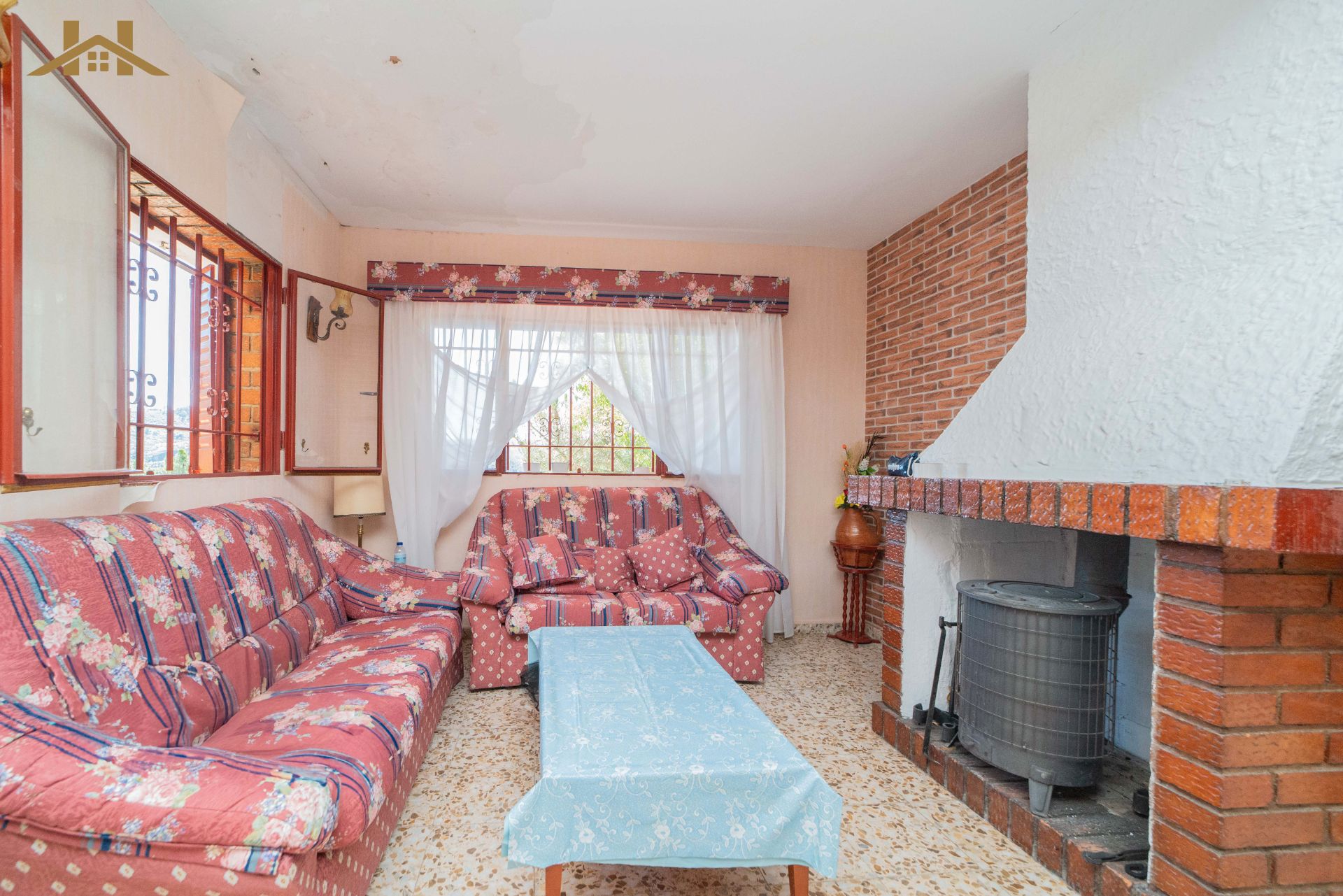 Sala d'estar de Casa o xalet en venda en Santa María de la Alameda amb Jardí privat, Terrassa i Traster