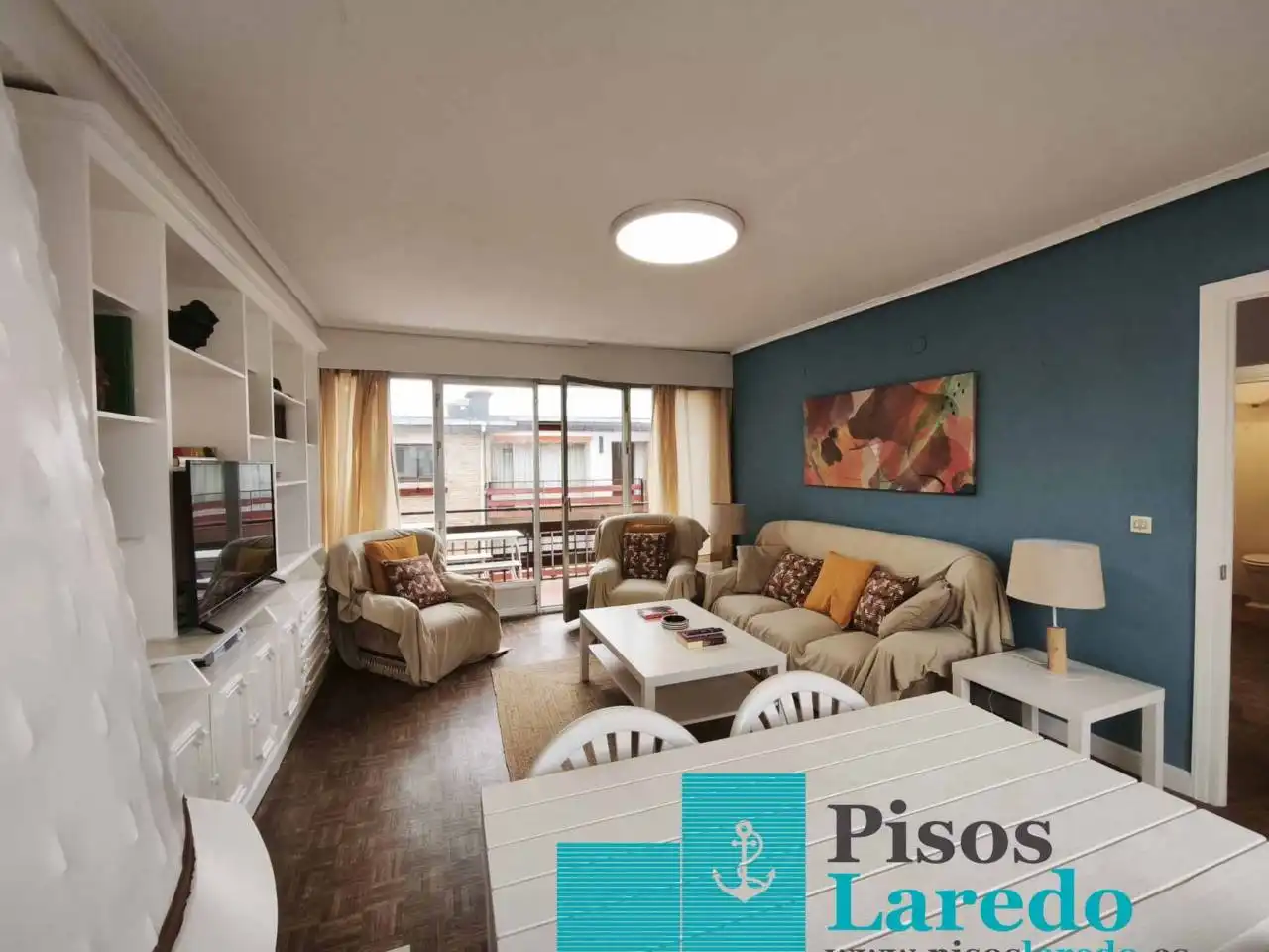 Sala de estar de Piso en venta en Laredo con Calefacción, Parquet y Terraza