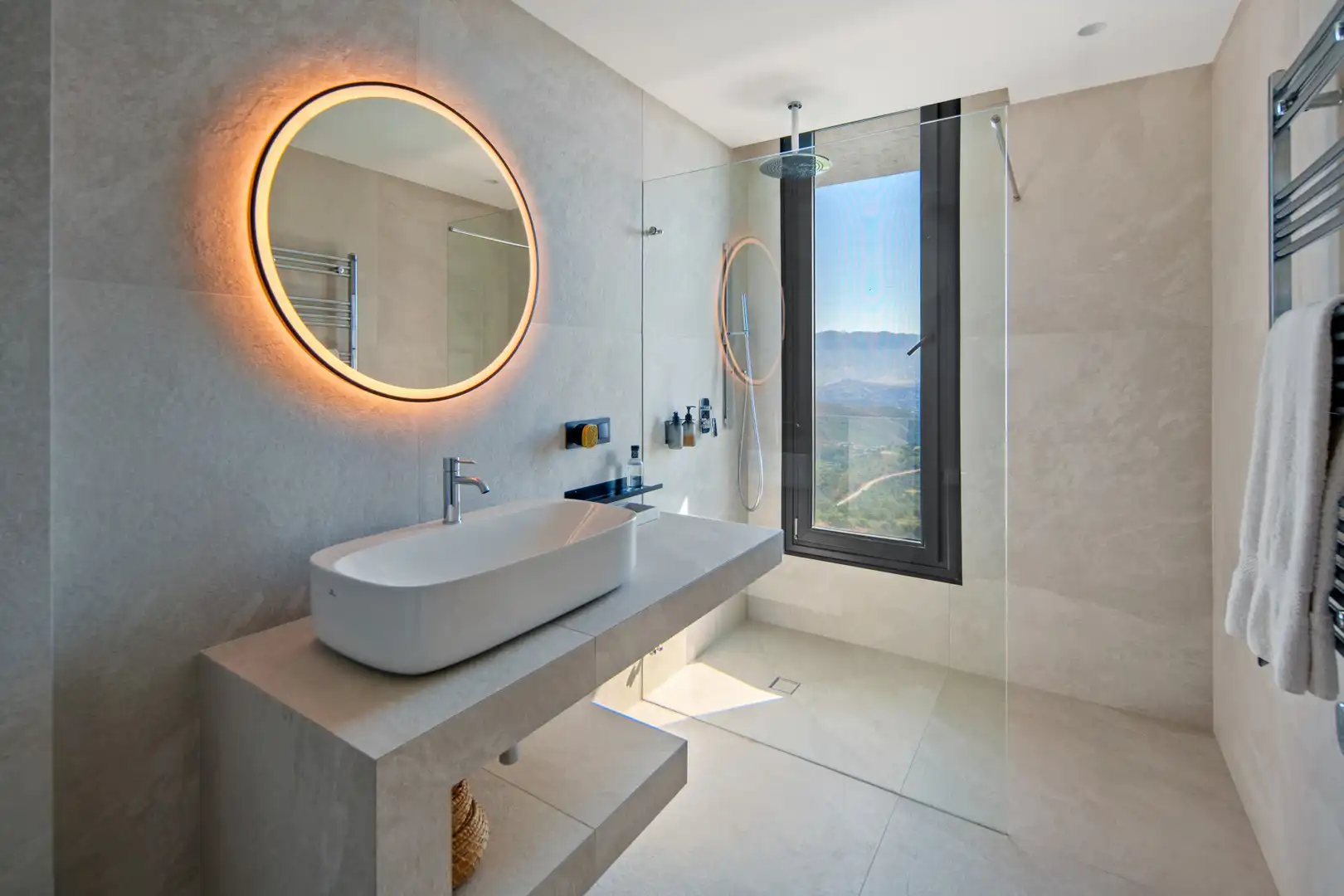 Bathroom of Houses for sale in Marbella  with Air Conditioner, Private garden and Terrace