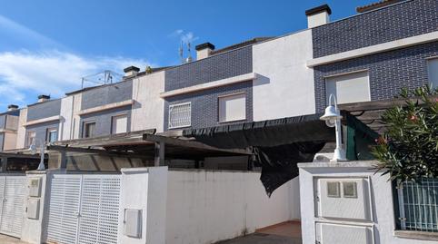 Foto 2 de Casa adosada en venda a  L'om Blanc (de), Playa - Ben Afeli, Almazora / Almassora