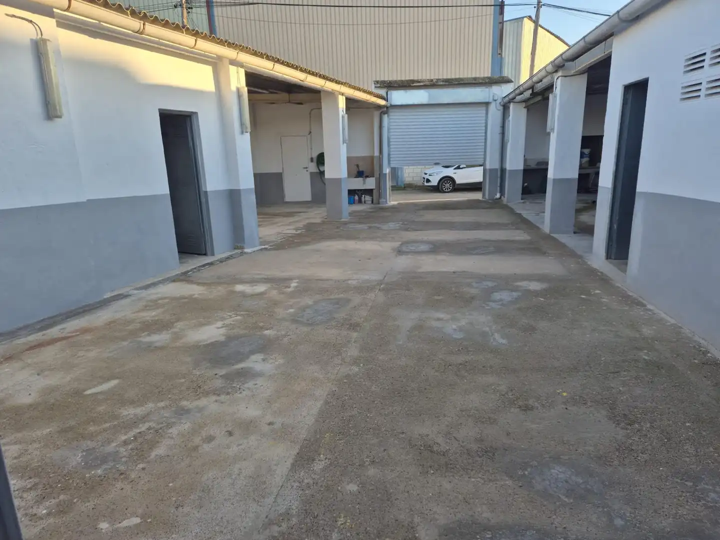 Parkplatz von Fabrikhallen zum Verkauf in Llíria