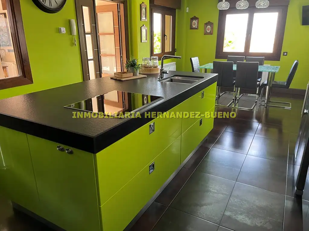 Cocina de Casa o chalet en venta en Carbajosa de la Sagrada con Aire acondicionado, Calefacción y Jardín privado