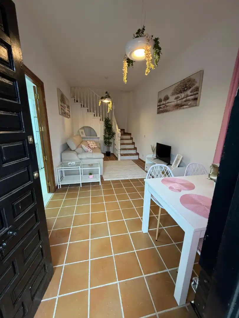 Sala de estar de Casa o chalet en venta en Navamorcuende con Calefacción, Terraza y Amueblado