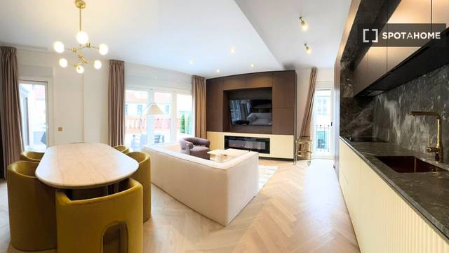 Piso en Alquiler en Cortes - Huertas