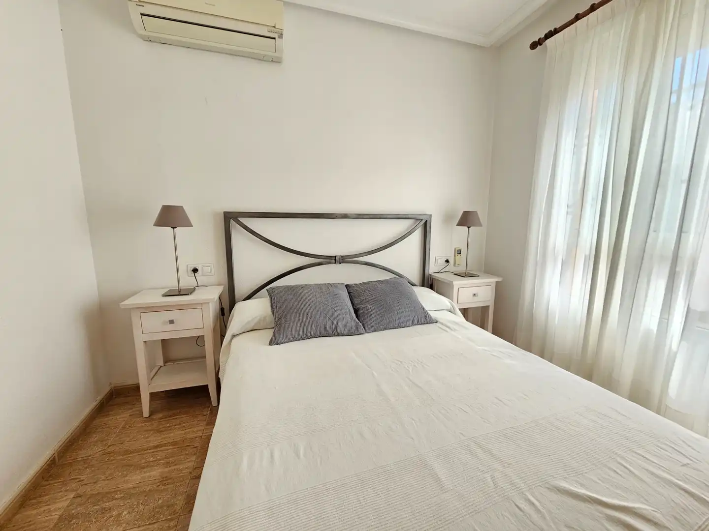 Schlafzimmer von Wohnungen zur Miete in San Pedro del Pinatar mit Klimaanlage, Heizung und Terrasse