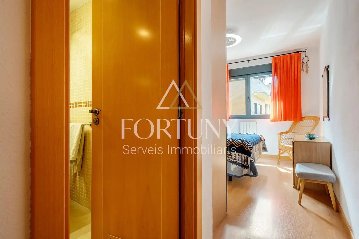 Schlafzimmer von Dachboden zum Verkauf in Reus mit Klimaanlage, Schwimmbad und Balkon