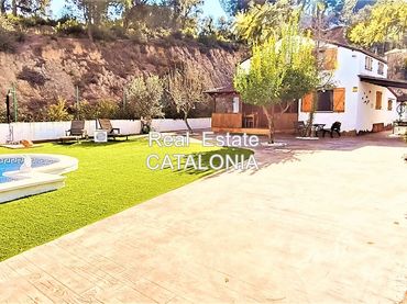 Villa con piscina in vendita a Avinguda Rafael Albertí