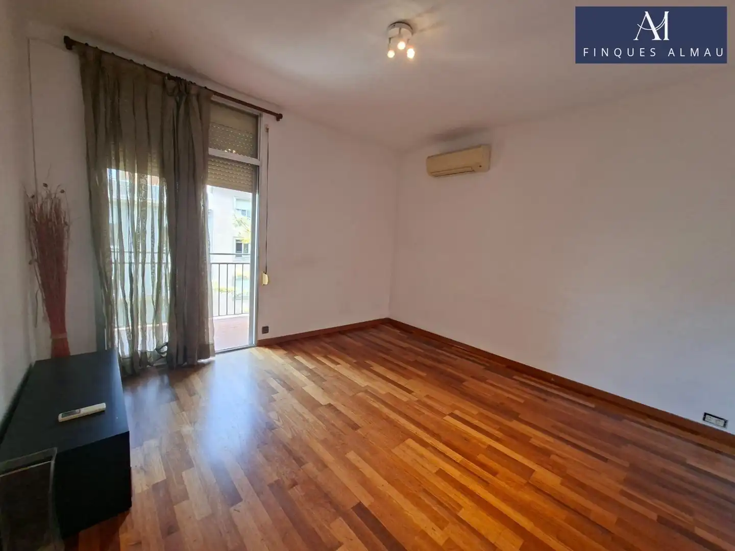 Habitación de Piso en venta en Barcelona con Aire acondicionado, Calefacción y Balcón