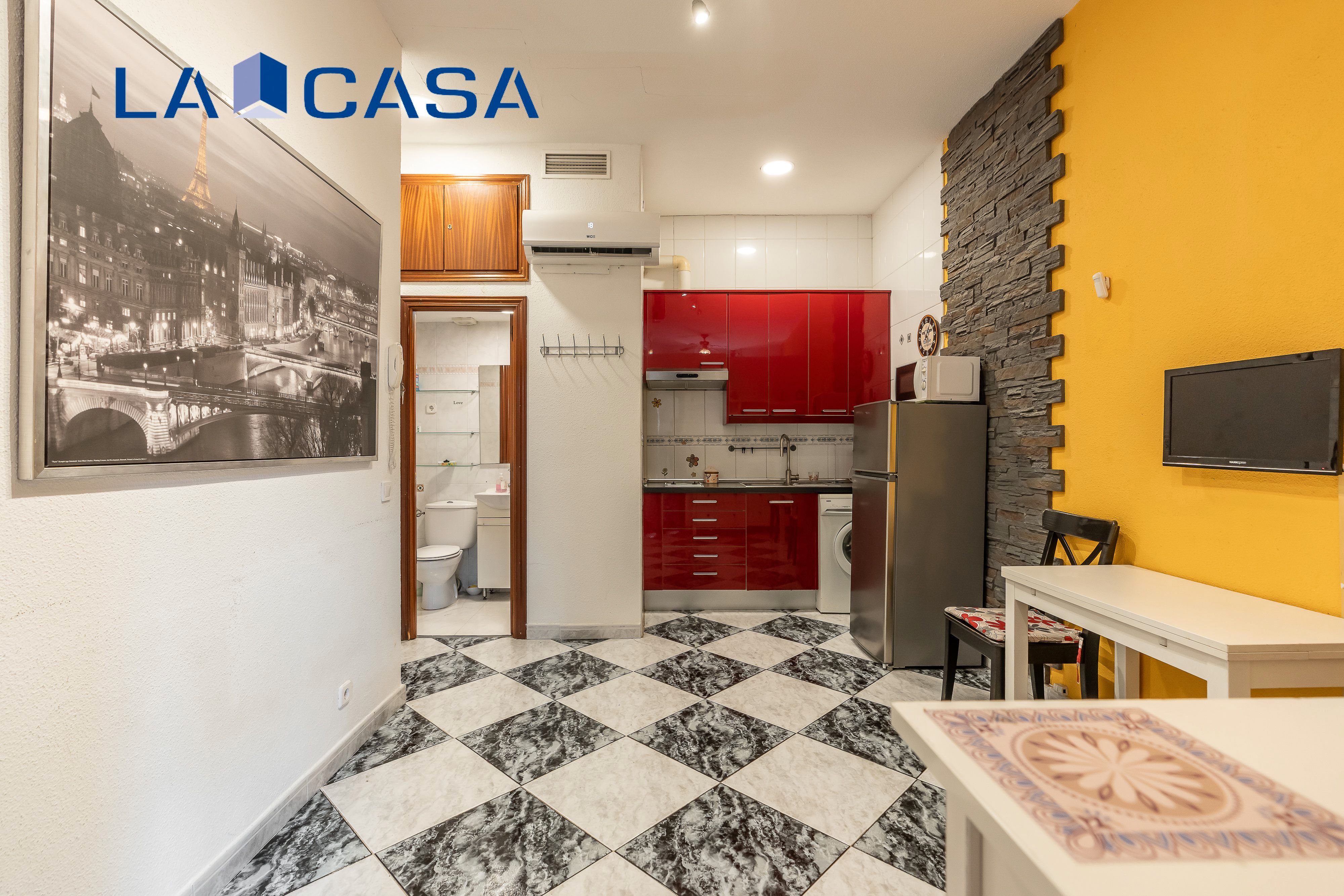Flat for sale in Calle del Olmo, Embajadores - Lavapiés, Centro,  Madrid Capital