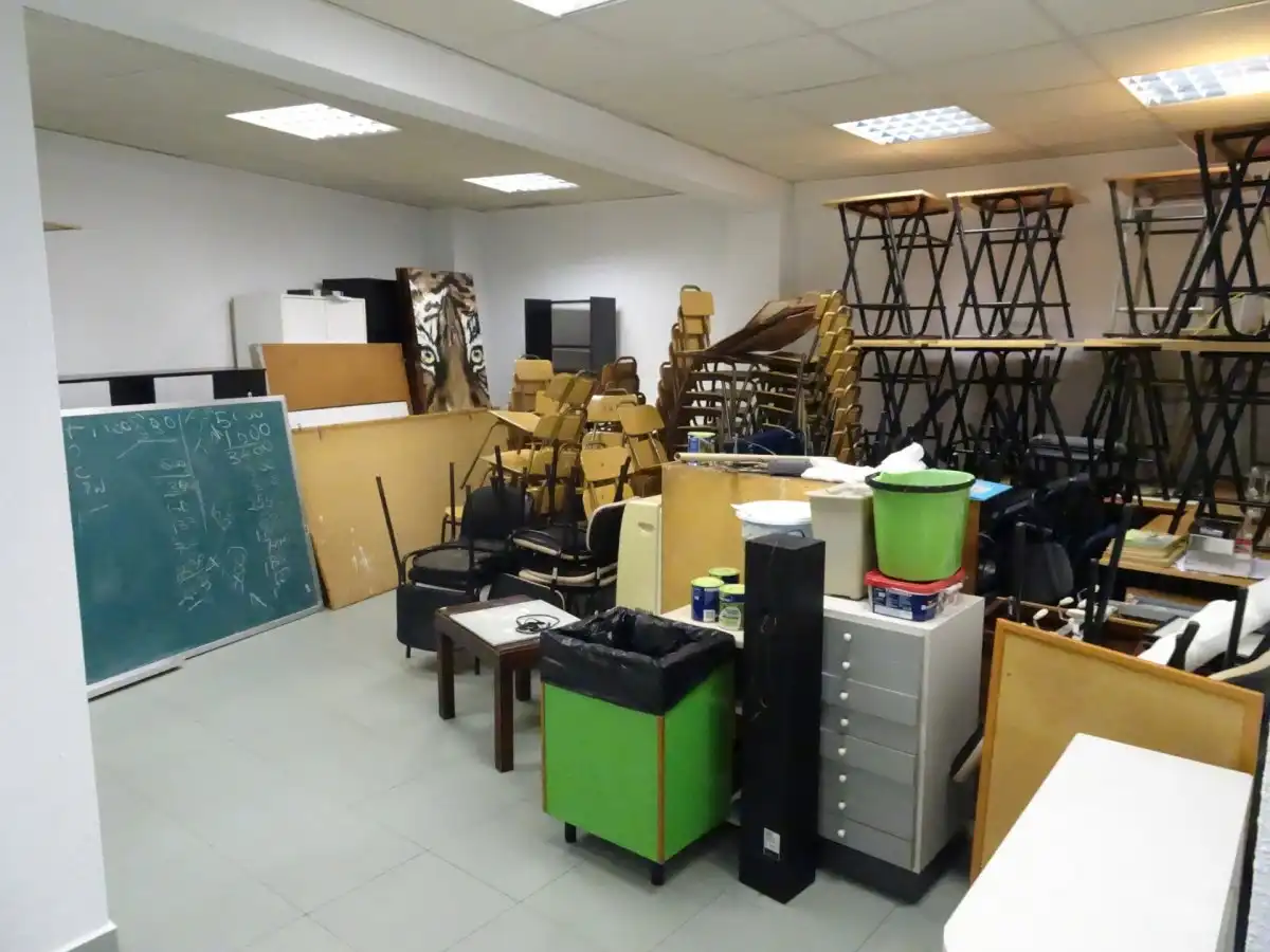 Büro zur Miete in Torrelavega  mit Klimaanlage, Abstellraum und Möbliert