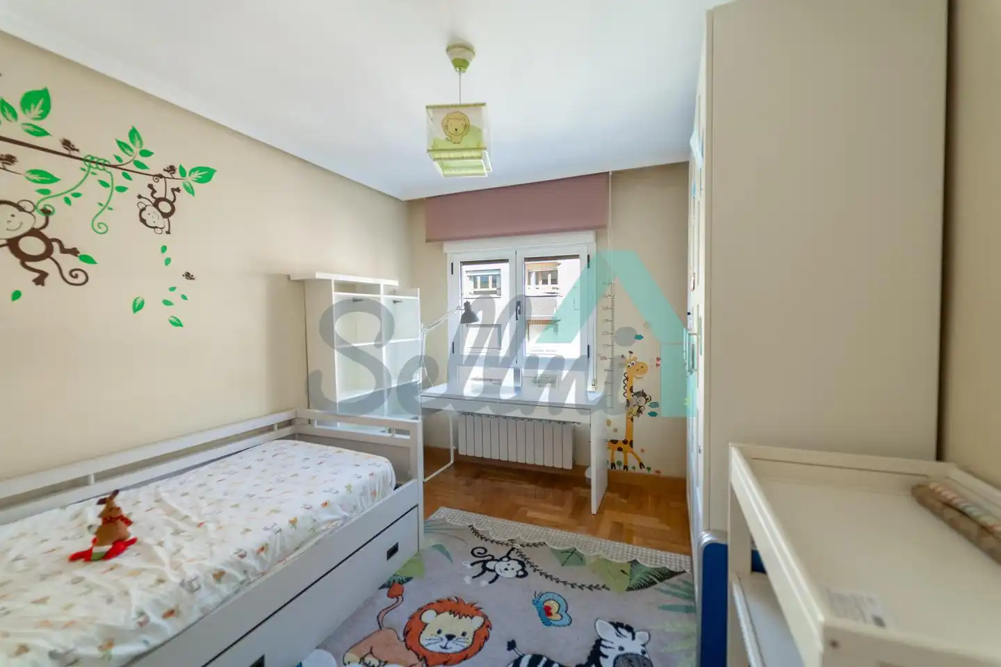 Bedroom of Flat for rent in Oviedo   with Heating, Parquet flooring and Furnished