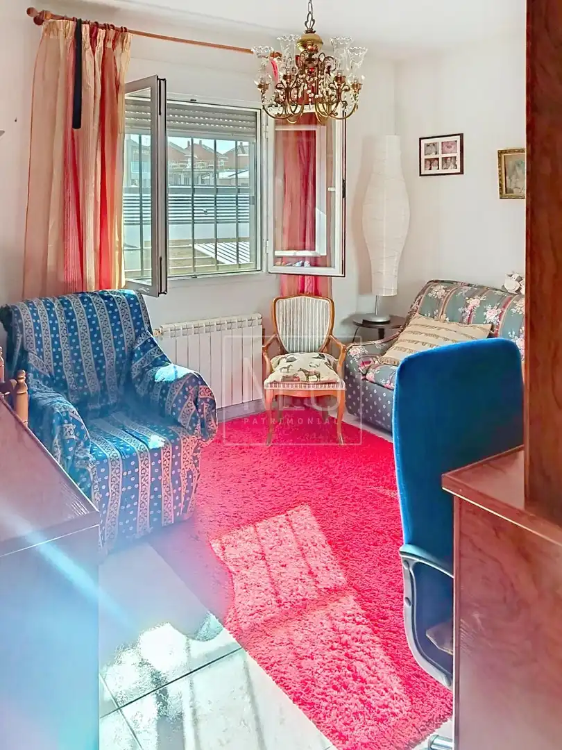 Sala d'estar de Casa o xalet en venda en Moraleja de Enmedio amb Calefacció, Jardí privat i Terrassa