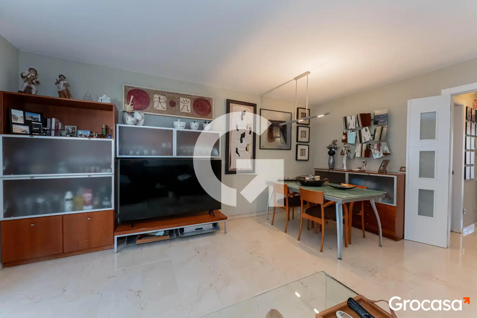 Sala d'estar de Casa adosada en venda en Cornellà de Llobregat amb Aire condicionat, Calefacció i Terrassa