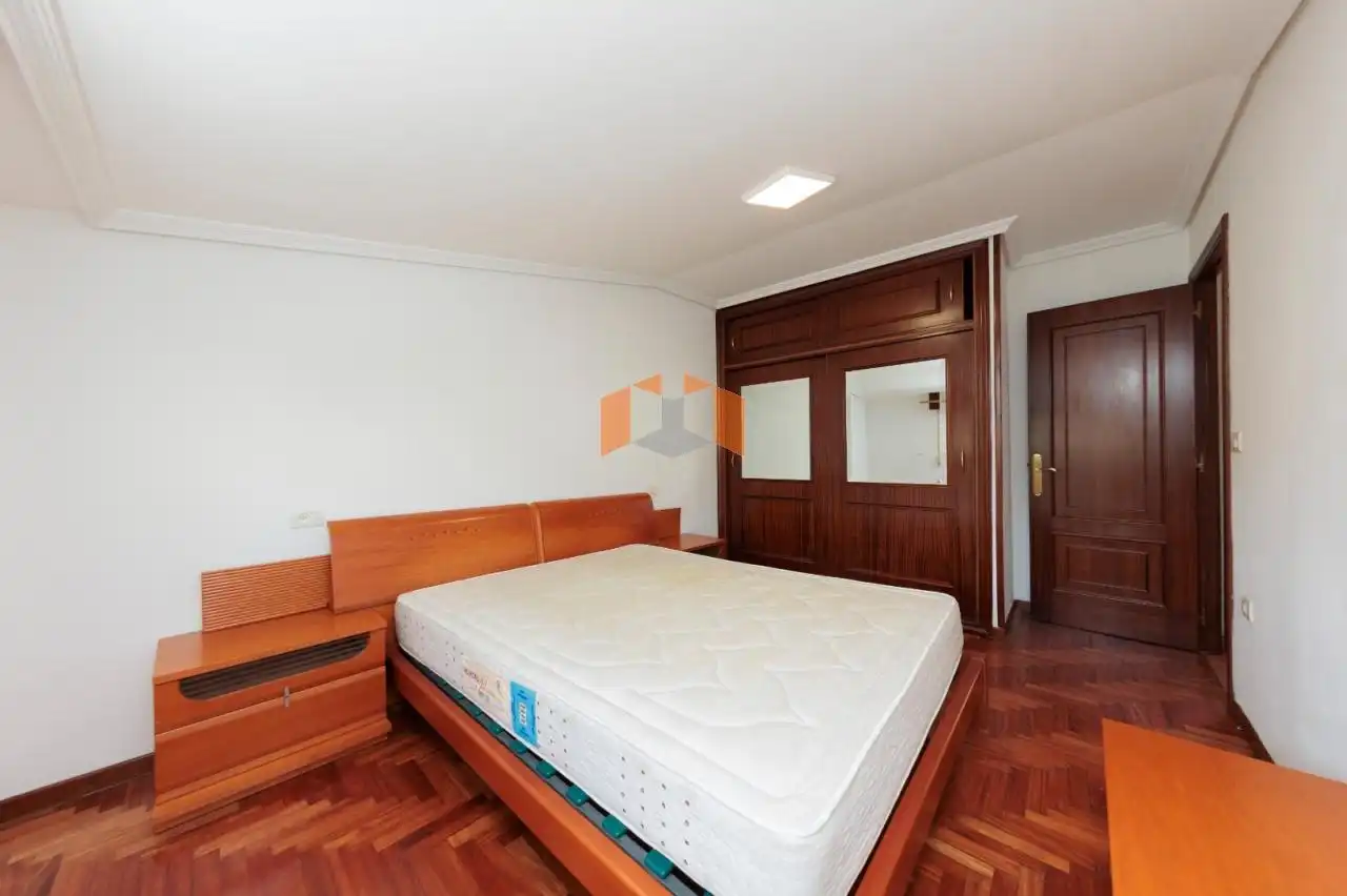 Bedroom of Houses for sale in Vigo   with Heating, Private garden and Parquet flooring