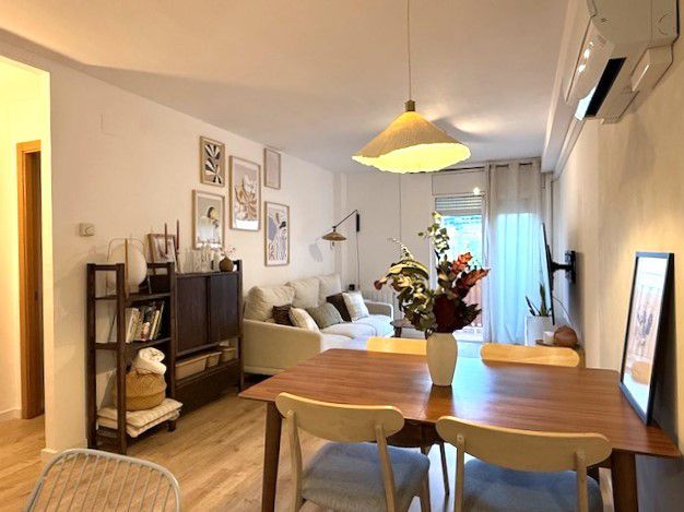 Sala d'estar de Pis en venda en Sant Boi de Llobregat amb Aire condicionat, Calefacció i Parquet