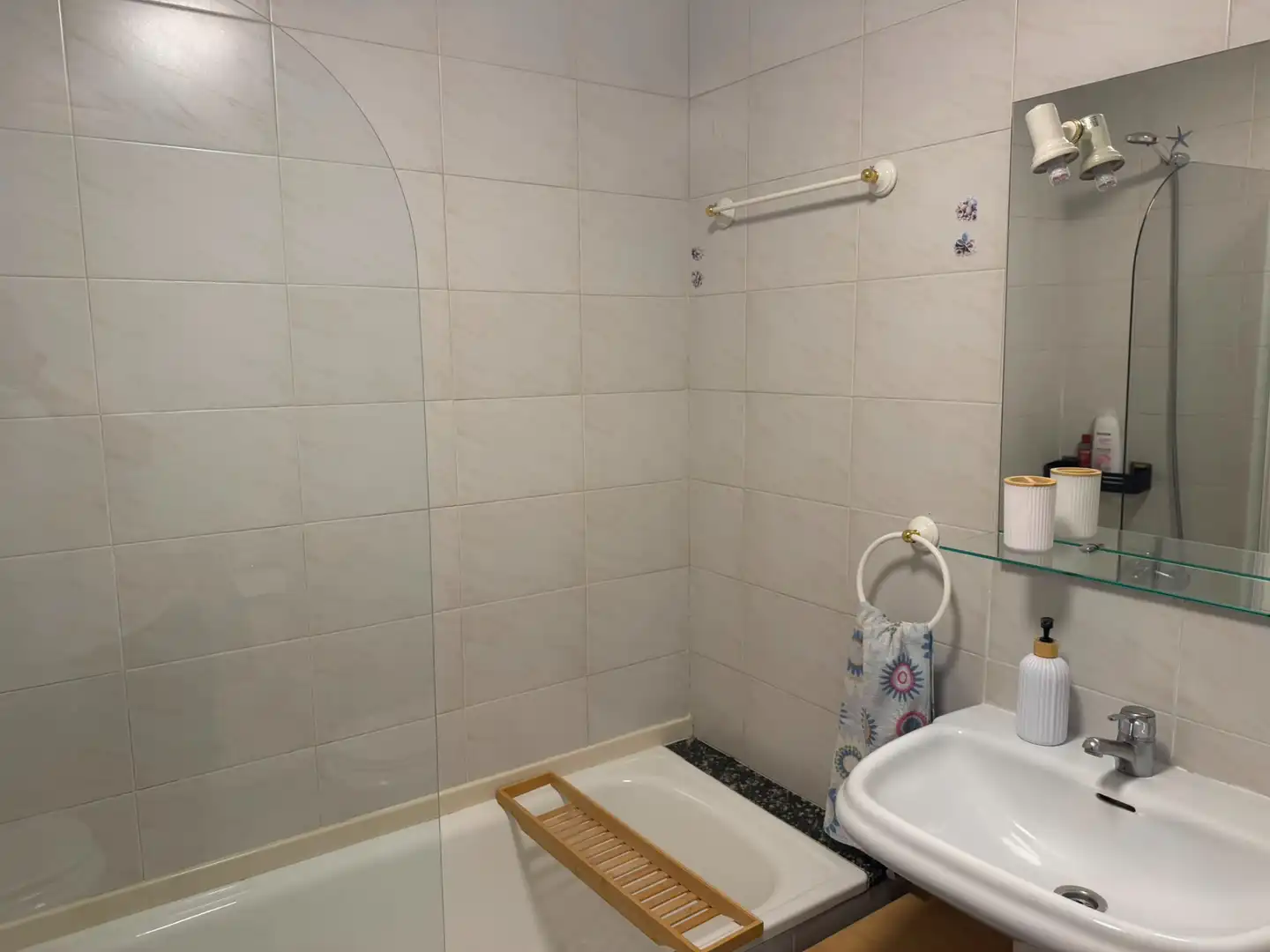 Baño de Piso de alquiler en Lugo con Calefacción, Terraza y Amueblado