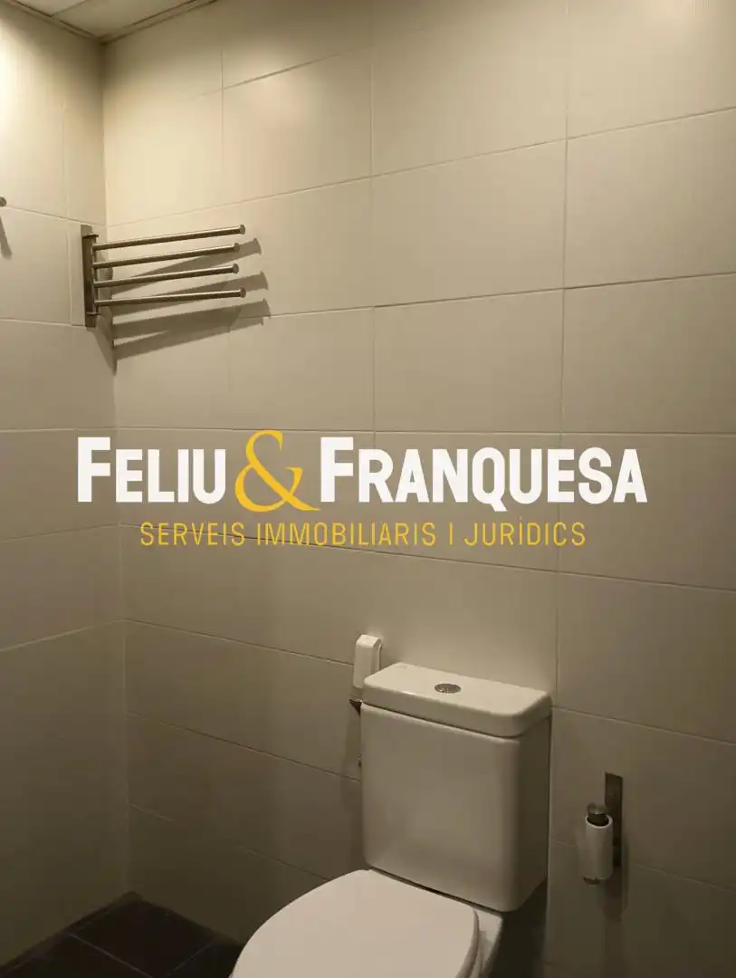 Piso en venta en Sabadell con Calefacción, Piscina y Amueblado
