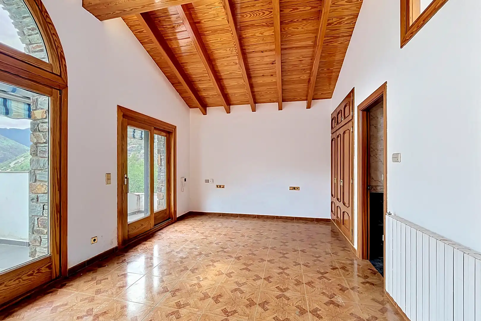 Haus oder Chalet zur Miete in Escaldes – Engordany mit Heizung, Privatgarten und Parkett