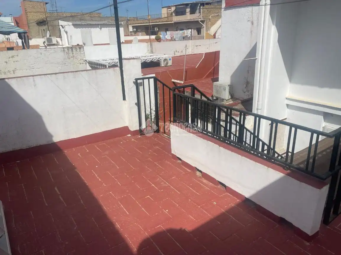 Terrassa de Casa adosada en venda en Sevilla amb Aire condicionat