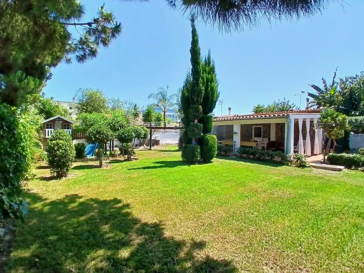Xalet amb jardí en venda a Eucaliptus- Poble Nou del Delta