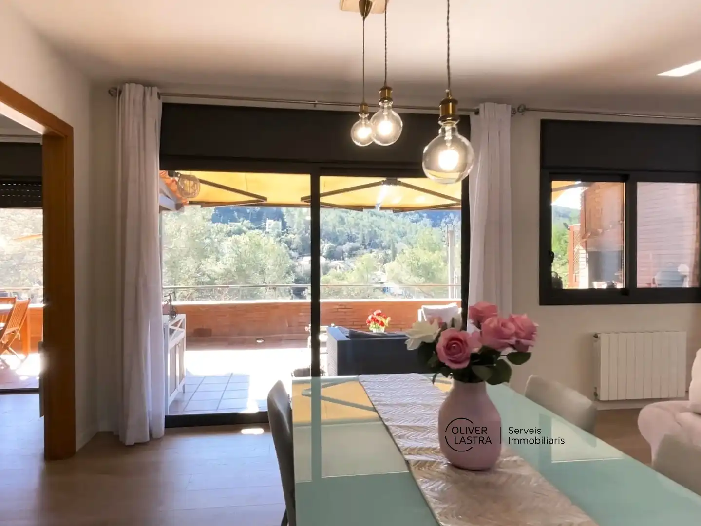 Comedor de Casa o chalet en venta en Corbera de Llobregat con Aire acondicionado, Calefacción y Jardín privado