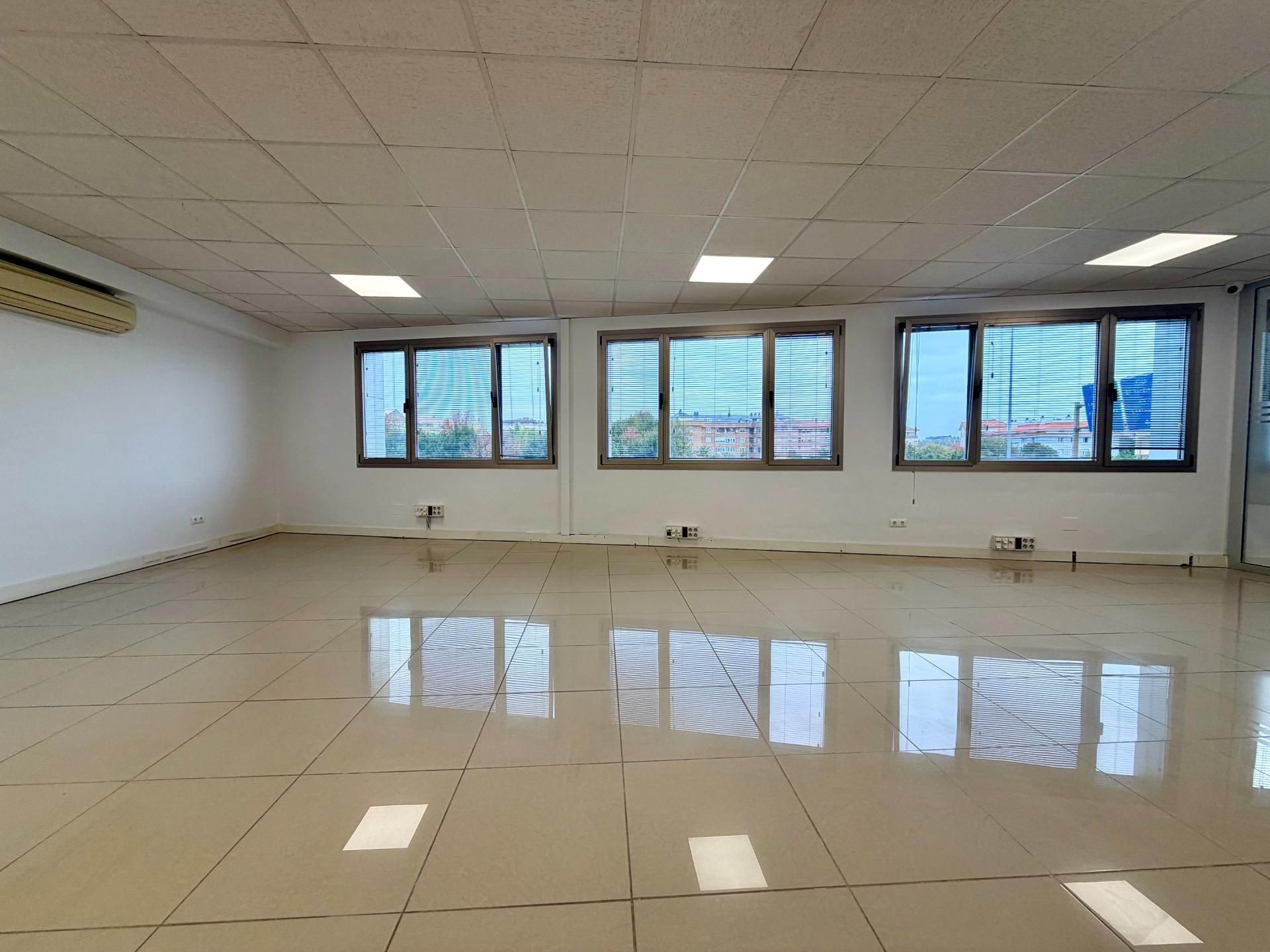 Office to rent in Camargo  with Air Conditioner and Heating