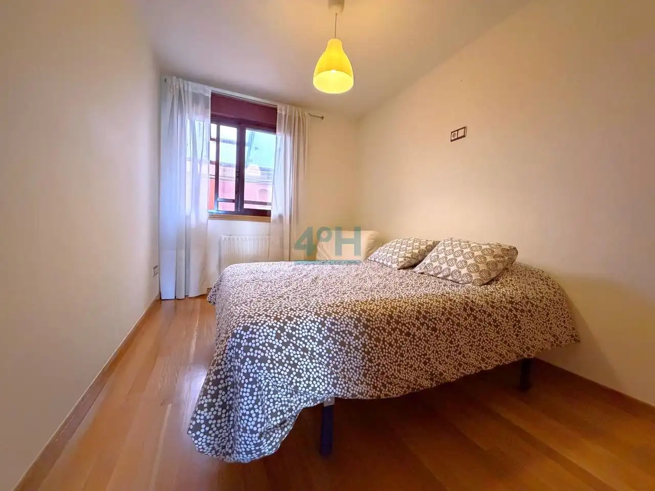 Habitación de Apartamento en venta en O Grove   con Calefacción, Terraza y Amueblado