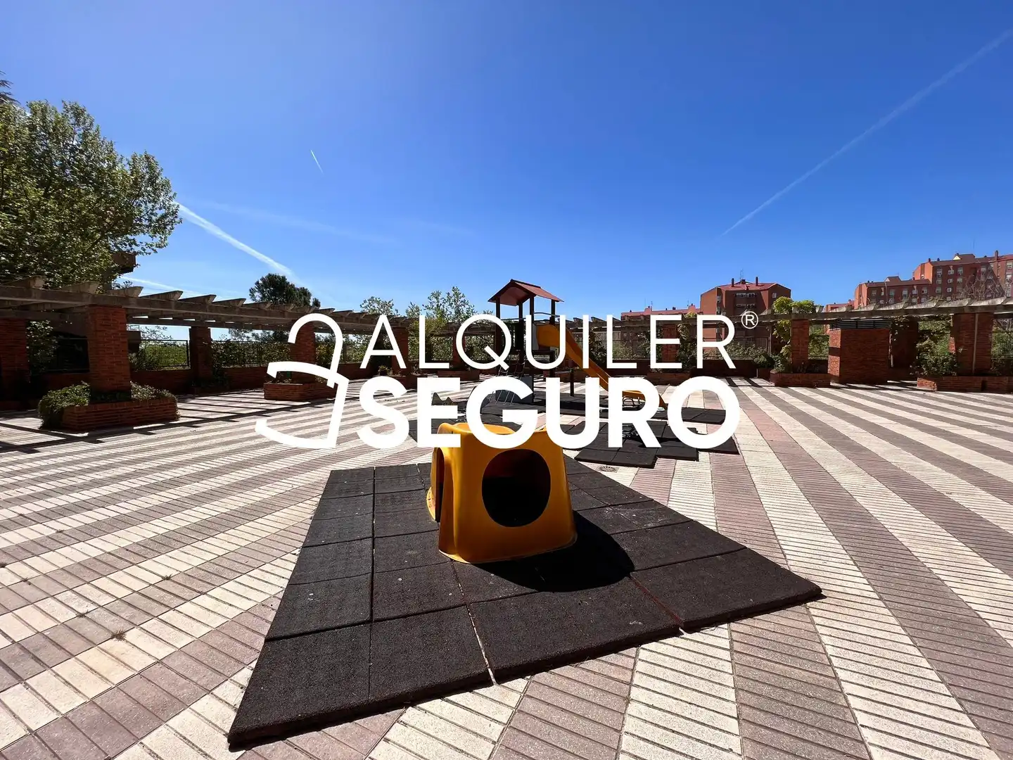 Vista exterior de Pis de lloguer en Tres Cantos amb Calefacció, Terrassa i Piscina