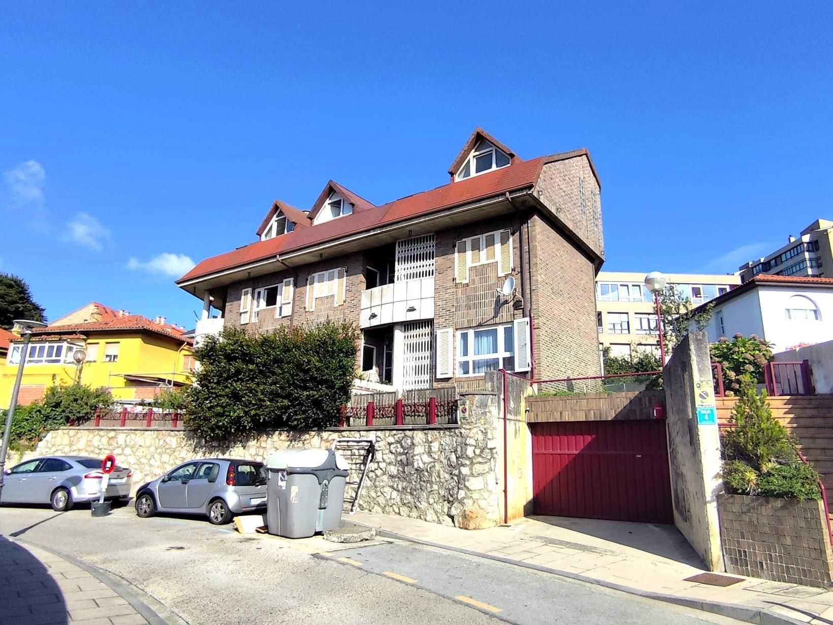 Vista exterior de Casa o xalet en venda en Santander amb Calefacció i Balcó