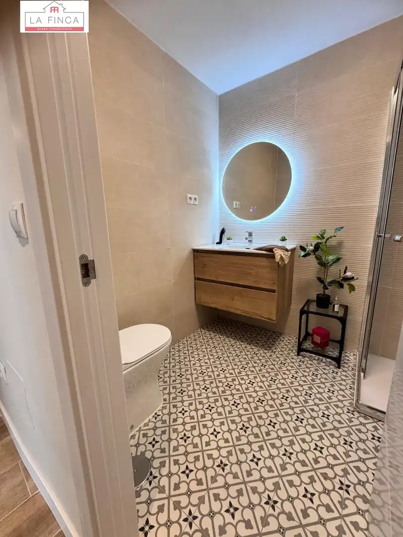 Bathroom of Flat for sale in Málaga  with Air Conditioner, Terrace and Furnished