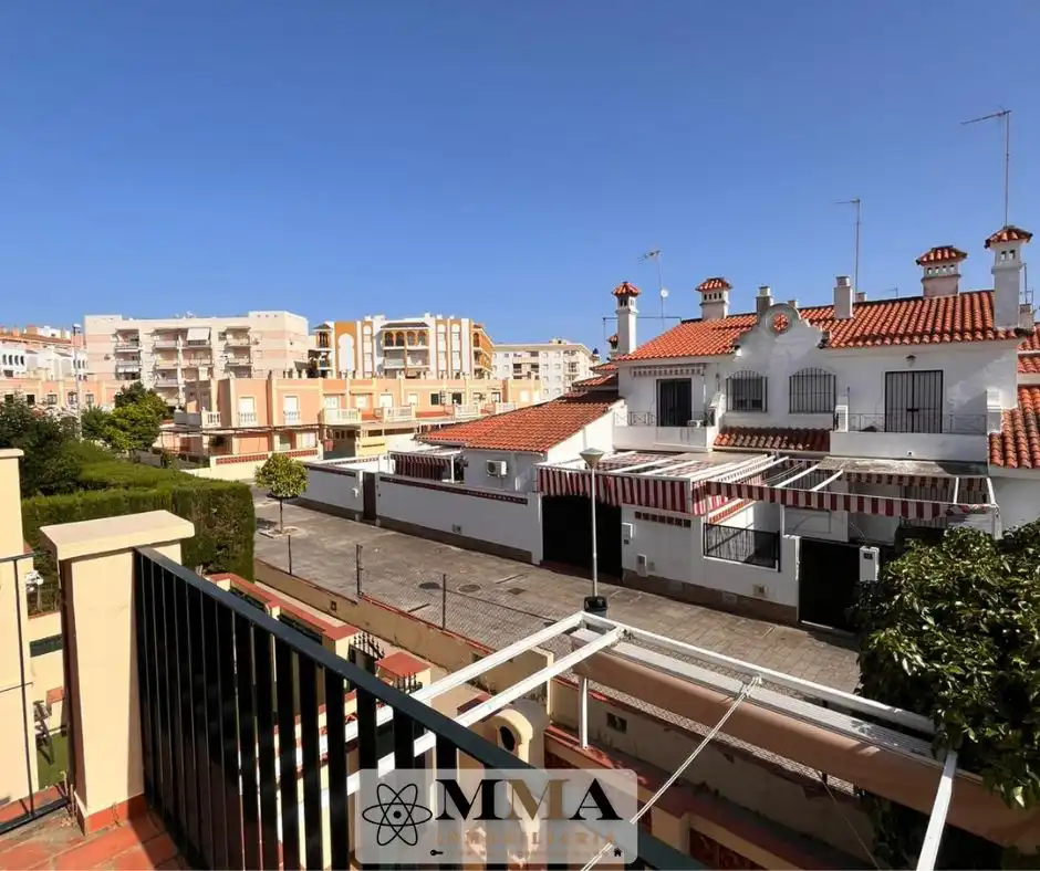 Vista exterior de Casa adosada en venda en El Portil amb Aire condicionat, Calefacció i Jardí privat