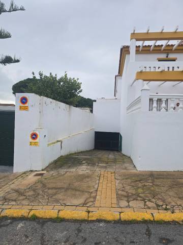 Garaje en Alquiler en Calle Tiburón, 4 en Urbasur