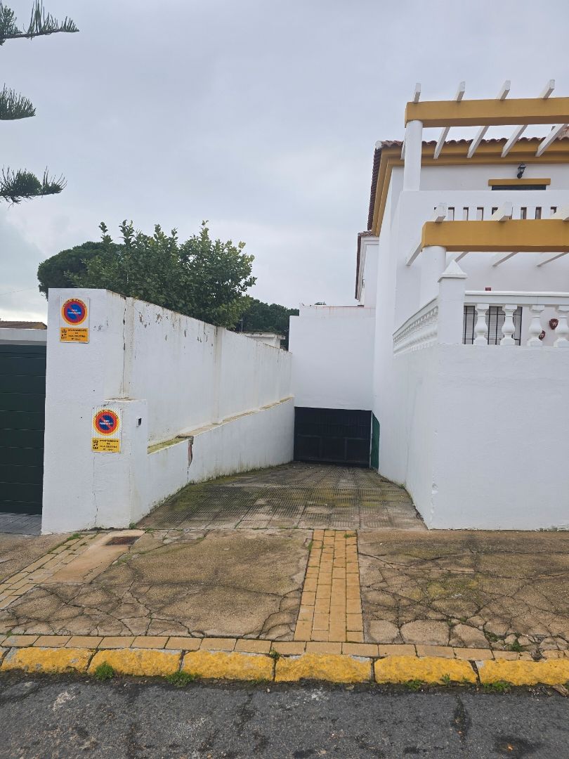 Vista exterior de Garatge de lloguer en Islantilla